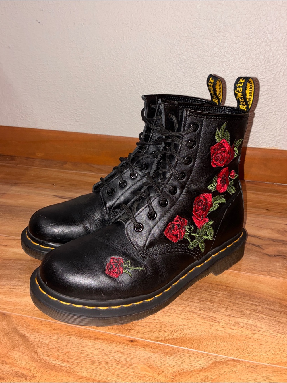 Dr Marten 1460‎ Vonda Lace Up Boots, Black w/ Red Roses - size 8